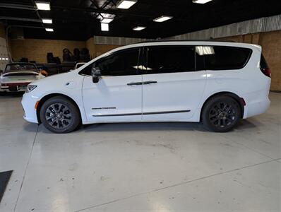 2024 Chrysler Pacifica Plug-In Hybrid Road Tripper   - Photo 7 - Bountiful, UT 84010