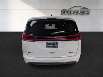 2024 Chrysler Pacifica Plug-In Hybrid Road Tripper   - Photo 9 - Bountiful, UT 84010