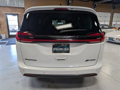 2024 Chrysler Pacifica Plug-In Hybrid Road Tripper   - Photo 9 - Bountiful, UT 84010