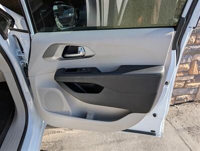 2024 Chrysler Pacifica Plug-In Hybrid Road Tripper   - Photo 26 - Bountiful, UT 84010