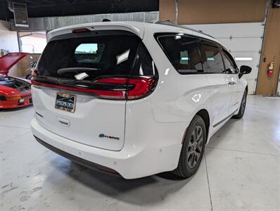 2024 Chrysler Pacifica Plug-In Hybrid Road Tripper   - Photo 10 - Bountiful, UT 84010