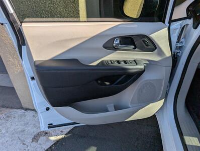 2024 Chrysler Pacifica Plug-In Hybrid Road Tripper   - Photo 17 - Bountiful, UT 84010
