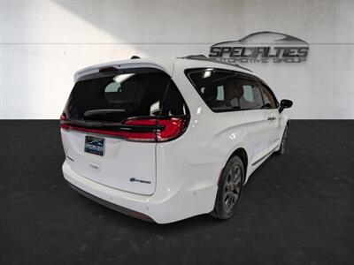 2024 Chrysler Pacifica Plug-In Hybrid Road Tripper   - Photo 10 - Bountiful, UT 84010