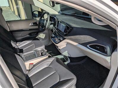2024 Chrysler Pacifica Plug-In Hybrid Road Tripper   - Photo 4 - Bountiful, UT 84010