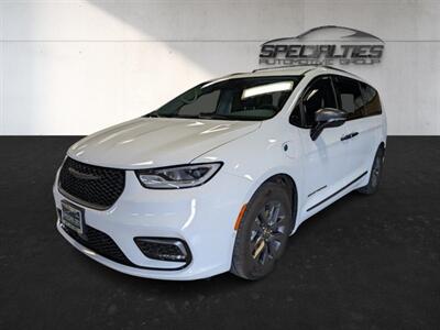 2024 Chrysler Pacifica Plug-In Hybrid Road Tripper   - Photo 5 - Bountiful, UT 84010