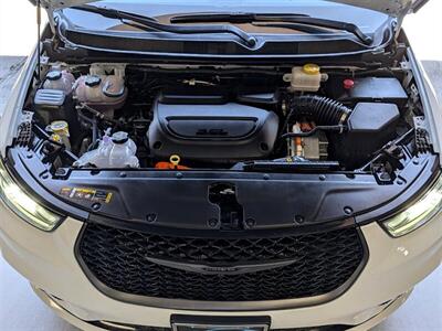 2024 Chrysler Pacifica Plug-In Hybrid Road Tripper   - Photo 17 - Bountiful, UT 84010