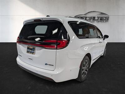 2024 Chrysler Pacifica Plug-In Hybrid Road Tripper   - Photo 10 - Bountiful, UT 84010