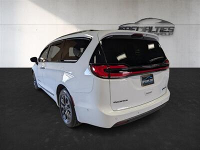2024 Chrysler Pacifica Plug-In Hybrid Road Tripper   - Photo 8 - Bountiful, UT 84010