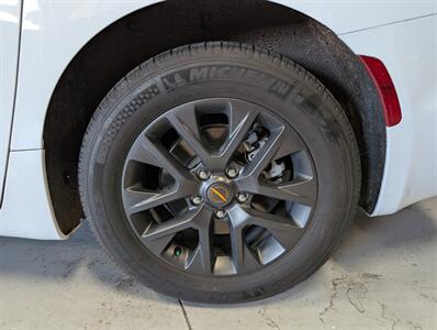 2024 Chrysler Pacifica Plug-In Hybrid Road Tripper   - Photo 14 - Bountiful, UT 84010