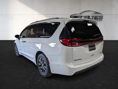2024 Chrysler Pacifica Plug-In Hybrid Road Tripper   - Photo 8 - Bountiful, UT 84010