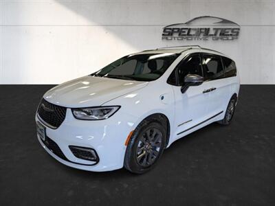 2024 Chrysler Pacifica Plug-In Hybrid Road Tripper   - Photo 5 - Bountiful, UT 84010