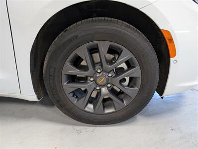 2024 Chrysler Pacifica Plug-In Hybrid Road Tripper   - Photo 12 - Bountiful, UT 84010