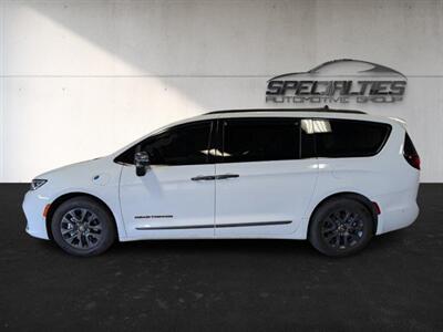 2024 Chrysler Pacifica Plug-In Hybrid Road Tripper   - Photo 7 - Bountiful, UT 84010