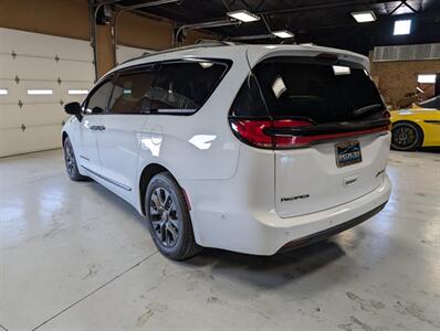 2024 Chrysler Pacifica Plug-In Hybrid Road Tripper   - Photo 8 - Bountiful, UT 84010