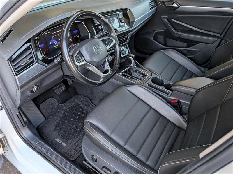 2022 Volkswagen Jetta SE - Photo 2 - Bountiful, UT 84010