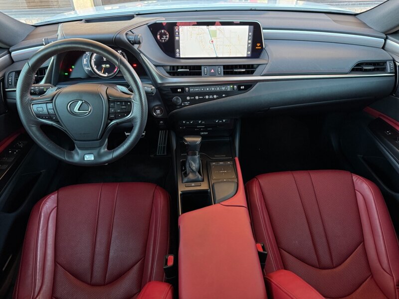 2019 Lexus ES 350 F SPORT photo 4