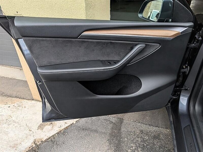2023 Tesla Model Y Long Range FSD Capable - Photo 18 - Bountiful, UT 84010