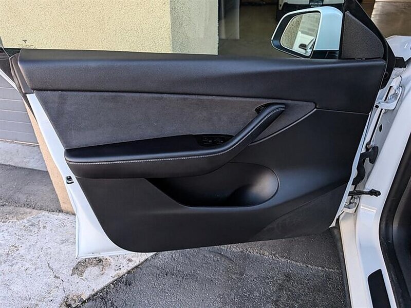 2021 Tesla Model Y Long Range FSD Capable - Photo 18 - Bountiful, UT 84010