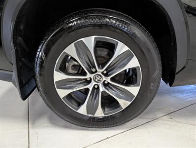 2025 Toyota Highlander Hybrid XLE   - Photo 13 - Bountiful, UT 84010