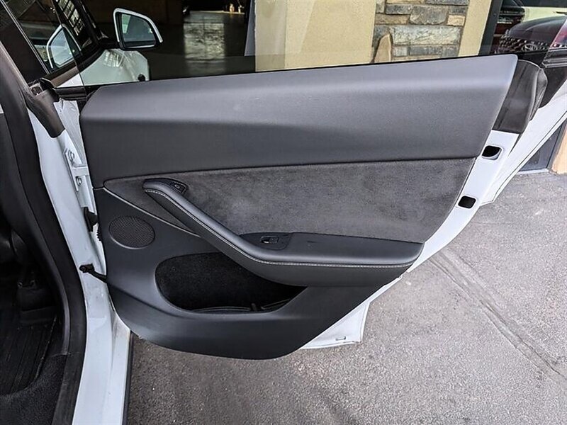 2023 Tesla Model Y Long Range - Photo 26 - Bountiful, UT 84010