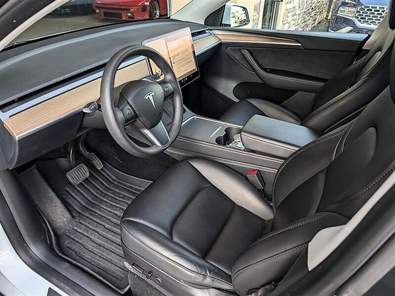2023 Tesla Model Y Long Range - Photo 2 - Bountiful, UT 84010
