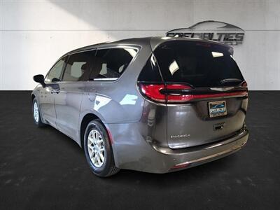 2023 Chrysler Pacifica Touring L   - Photo 8 - Bountiful, UT 84010