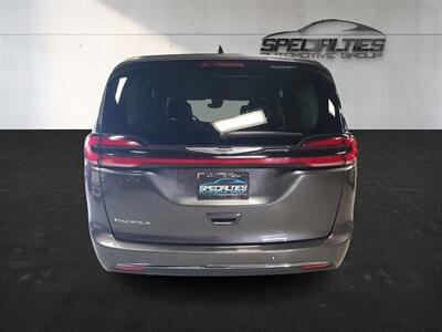 2023 Chrysler Pacifica Touring L   - Photo 9 - Bountiful, UT 84010