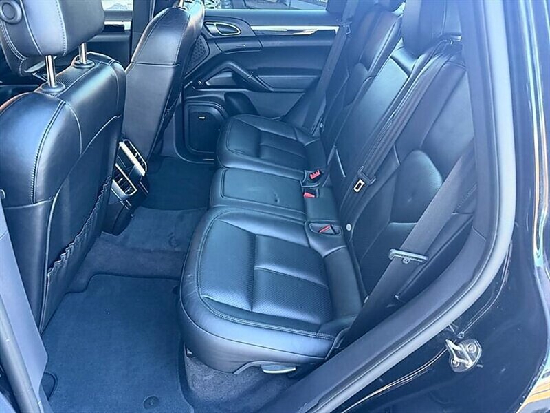 2018 Porsche Cayenne Platinum Edition - Photo 11 - Bountiful, UT 84010