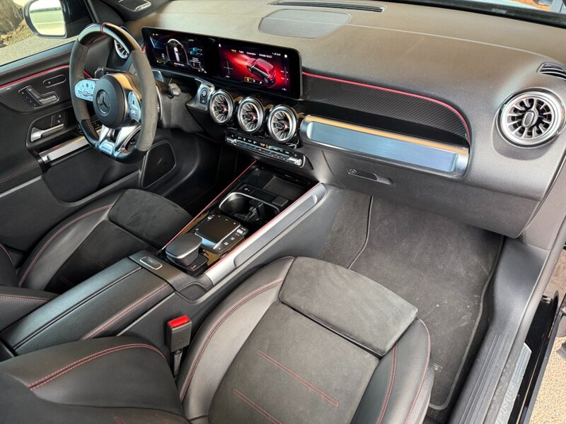 2023 Mercedes Benz GLB AMG 35 photo 4