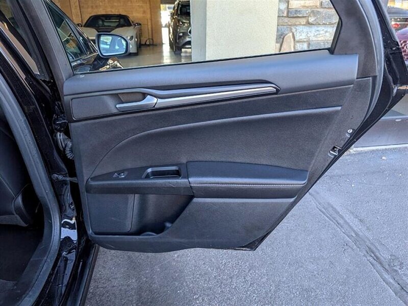 2019 Ford Fusion Hybrid Titanium   - Photo 25 - Bountiful, UT 84010