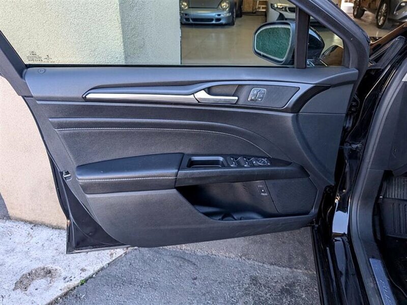 2019 Ford Fusion Hybrid Titanium   - Photo 15 - Bountiful, UT 84010