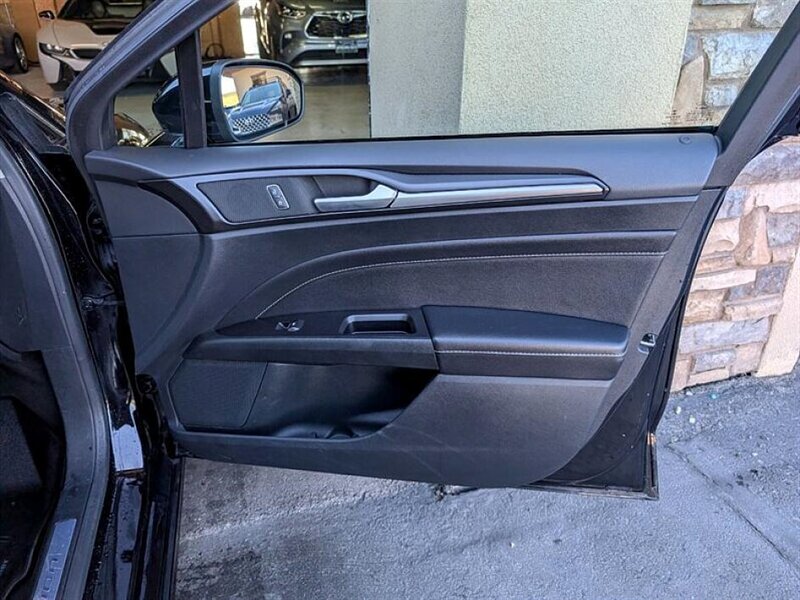 2019 Ford Fusion Hybrid Titanium   - Photo 27 - Bountiful, UT 84010