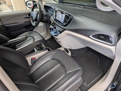 2024 Chrysler Pacifica Plug-In Hybrid Select - Photo 4 - Bountiful, UT 84010
