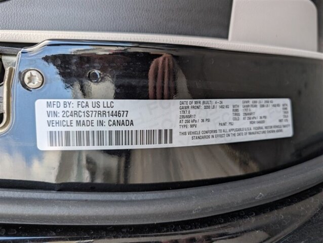 2024 Chrysler Pacifica Plug-In Hybrid Select - Photo 33 - Bountiful, UT 84010