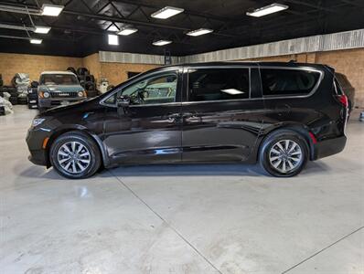 2024 Chrysler Pacifica Plug-In Hybrid Select - Photo 7 - Bountiful, UT 84010