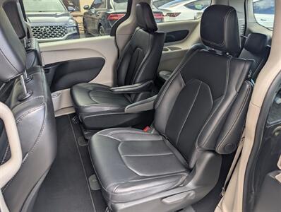 2024 Chrysler Pacifica Plug-In Hybrid Select - Photo 25 - Bountiful, UT 84010