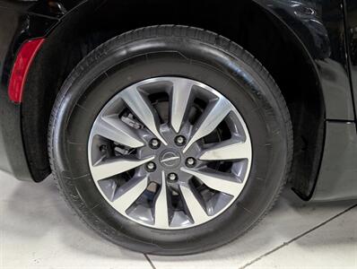 2024 Chrysler Pacifica Plug-In Hybrid Select - Photo 13 - Bountiful, UT 84010
