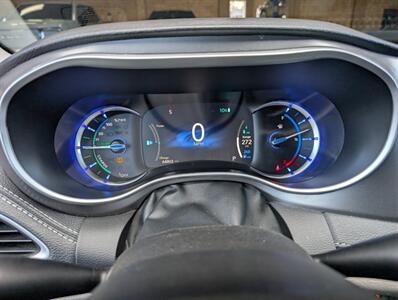 2024 Chrysler Pacifica Plug-In Hybrid Select - Photo 20 - Bountiful, UT 84010