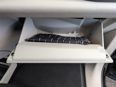 2024 Chrysler Pacifica Plug-In Hybrid Select - Photo 31 - Bountiful, UT 84010