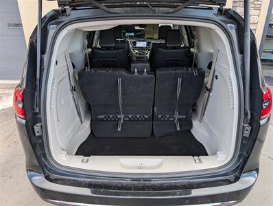 2024 Chrysler Pacifica Plug-In Hybrid Select - Photo 32 - Bountiful, UT 84010