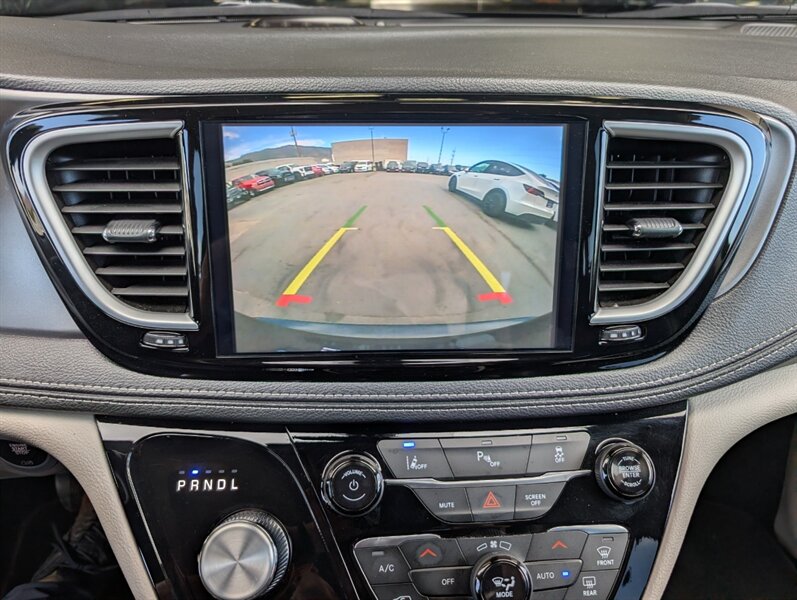 2024 Chrysler Pacifica Plug-In Hybrid Select - Photo 24 - Bountiful, UT 84010