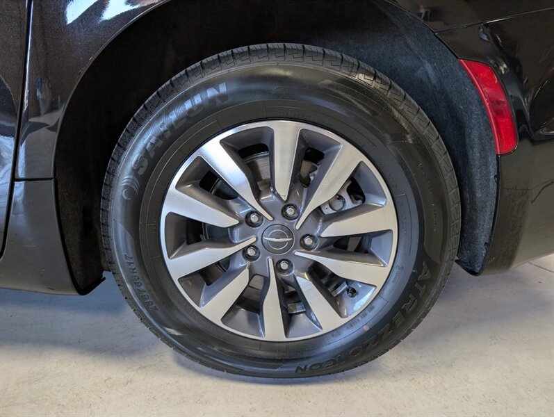 2024 Chrysler Pacifica Plug-In Hybrid Select - Photo 14 - Bountiful, UT 84010