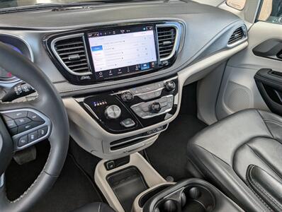 2024 Chrysler Pacifica Plug-In Hybrid Select - Photo 23 - Bountiful, UT 84010