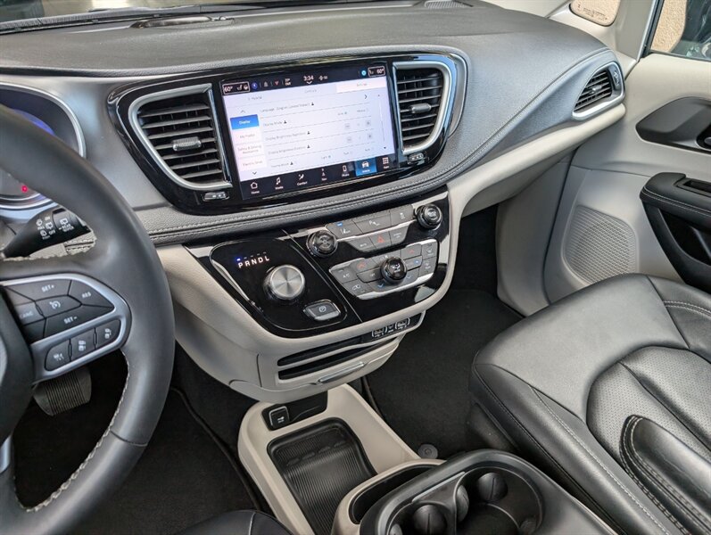 2024 Chrysler Pacifica Plug-In Hybrid Select - Photo 23 - Bountiful, UT 84010
