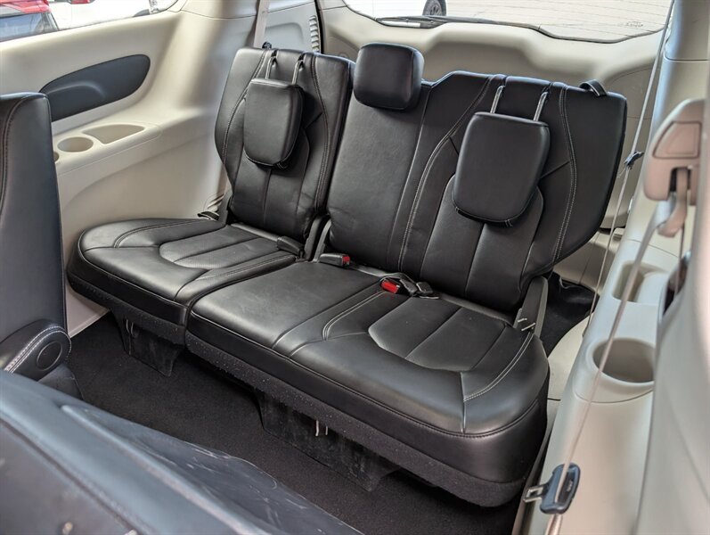 2024 Chrysler Pacifica Plug-In Hybrid Select - Photo 26 - Bountiful, UT 84010