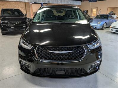 2024 Chrysler Pacifica Plug-In Hybrid Select - Photo 6 - Bountiful, UT 84010