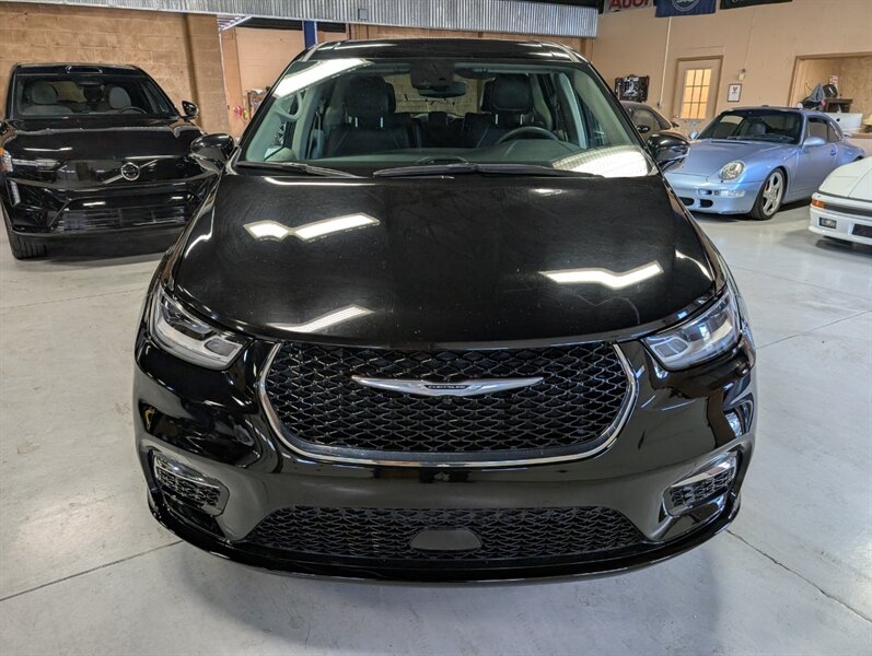 2024 Chrysler Pacifica Plug-In Hybrid Select - Photo 6 - Bountiful, UT 84010