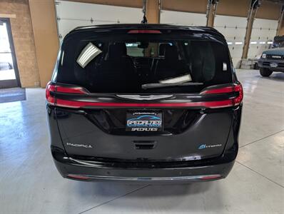 2024 Chrysler Pacifica Plug-In Hybrid Select - Photo 9 - Bountiful, UT 84010