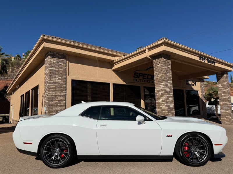2016 Dodge Challenger SRT8 392 photo 2