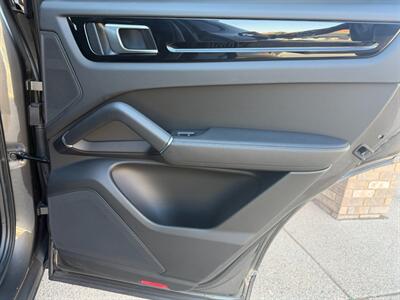 2023 Porsche Cayenne Coupe Platinum Edition   - Photo 48 - St. George, UT 84770-2625